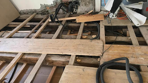 stratigrafia di un vecchio solaio in legno